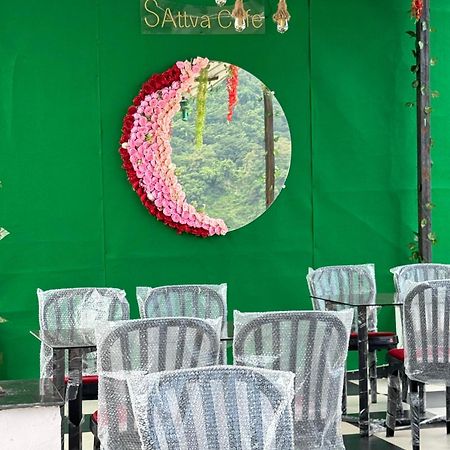 Sattva Cafe And Motel Ришикеш Экстерьер фото