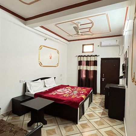 Sattva Cafe And Motel Ришикеш Экстерьер фото