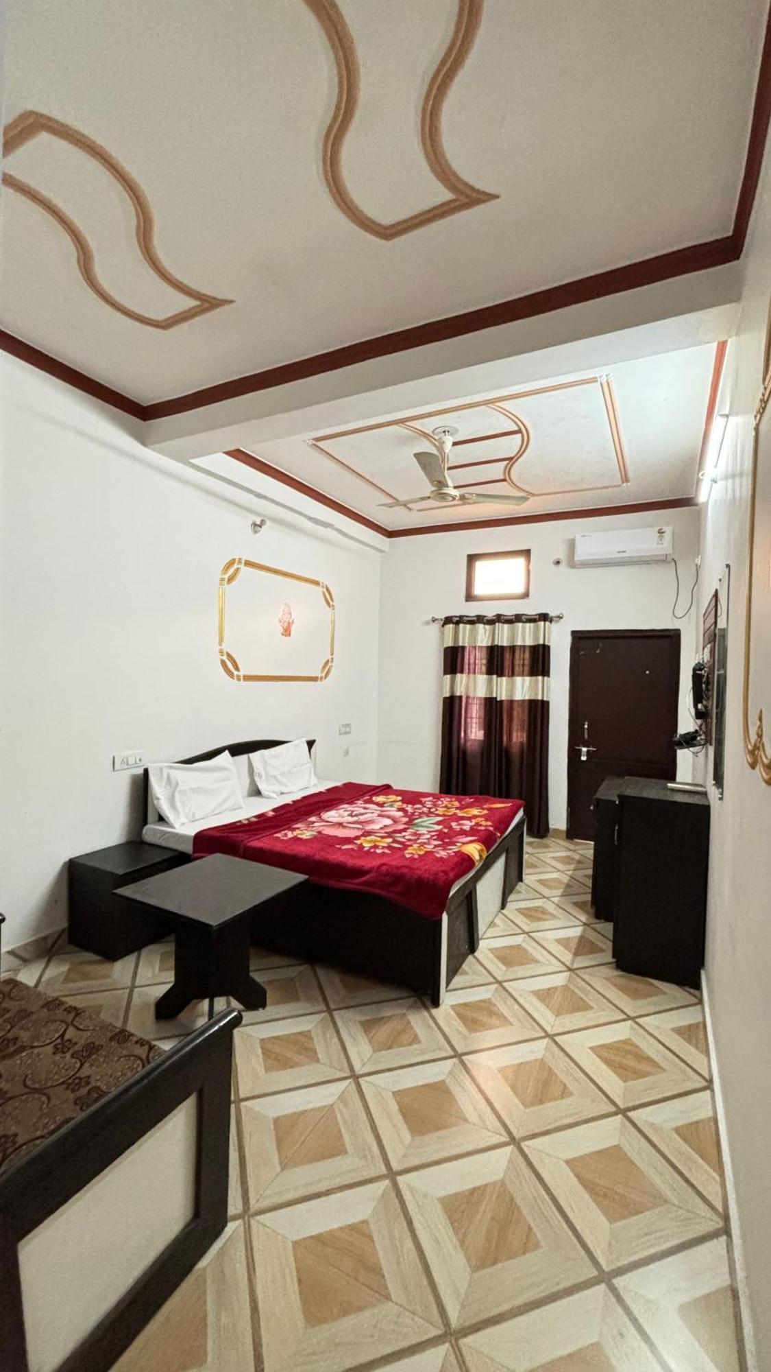 Sattva Cafe And Motel Ришикеш Экстерьер фото